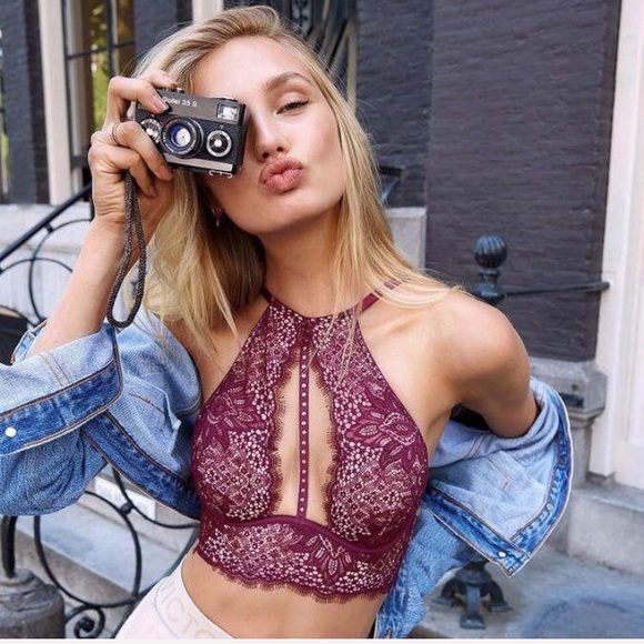 ✨HP✨ VS Leather Lace High-Neck Halter Long-Line Bra 32C - Picture 4 of 8